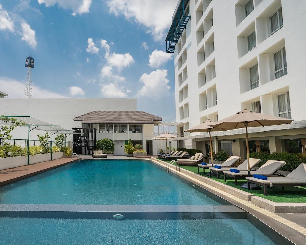 Rattanachol Hotel Chonburi Exterior photo