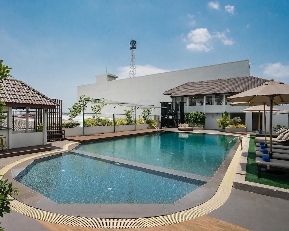 Rattanachol Hotel Chonburi Exterior photo
