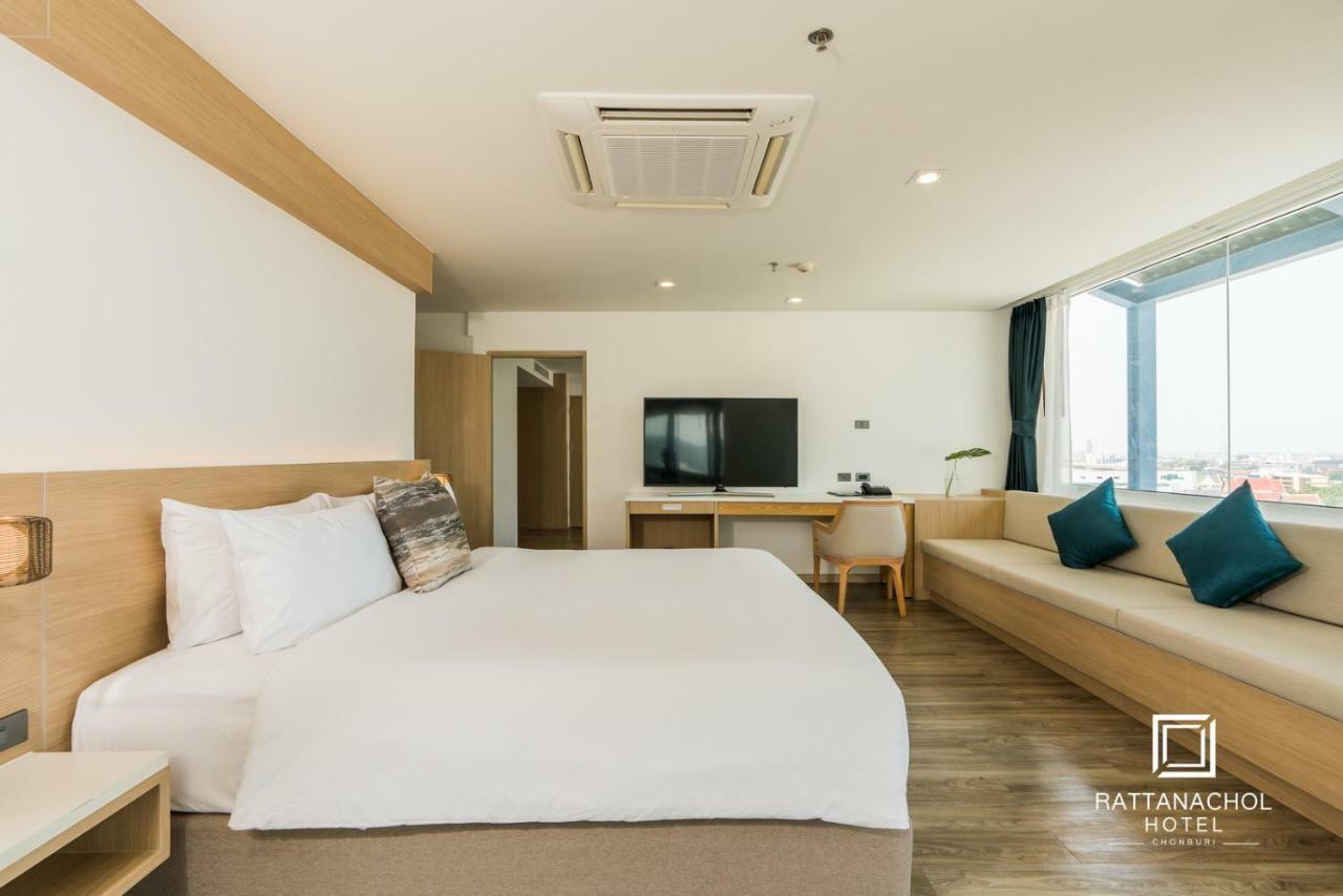 Rattanachol Hotel Chonburi Exterior photo