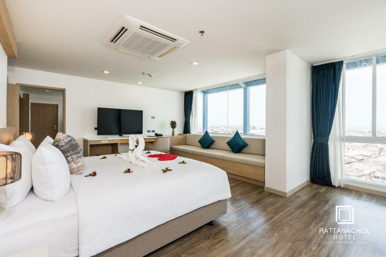 Rattanachol Hotel Chonburi Exterior photo