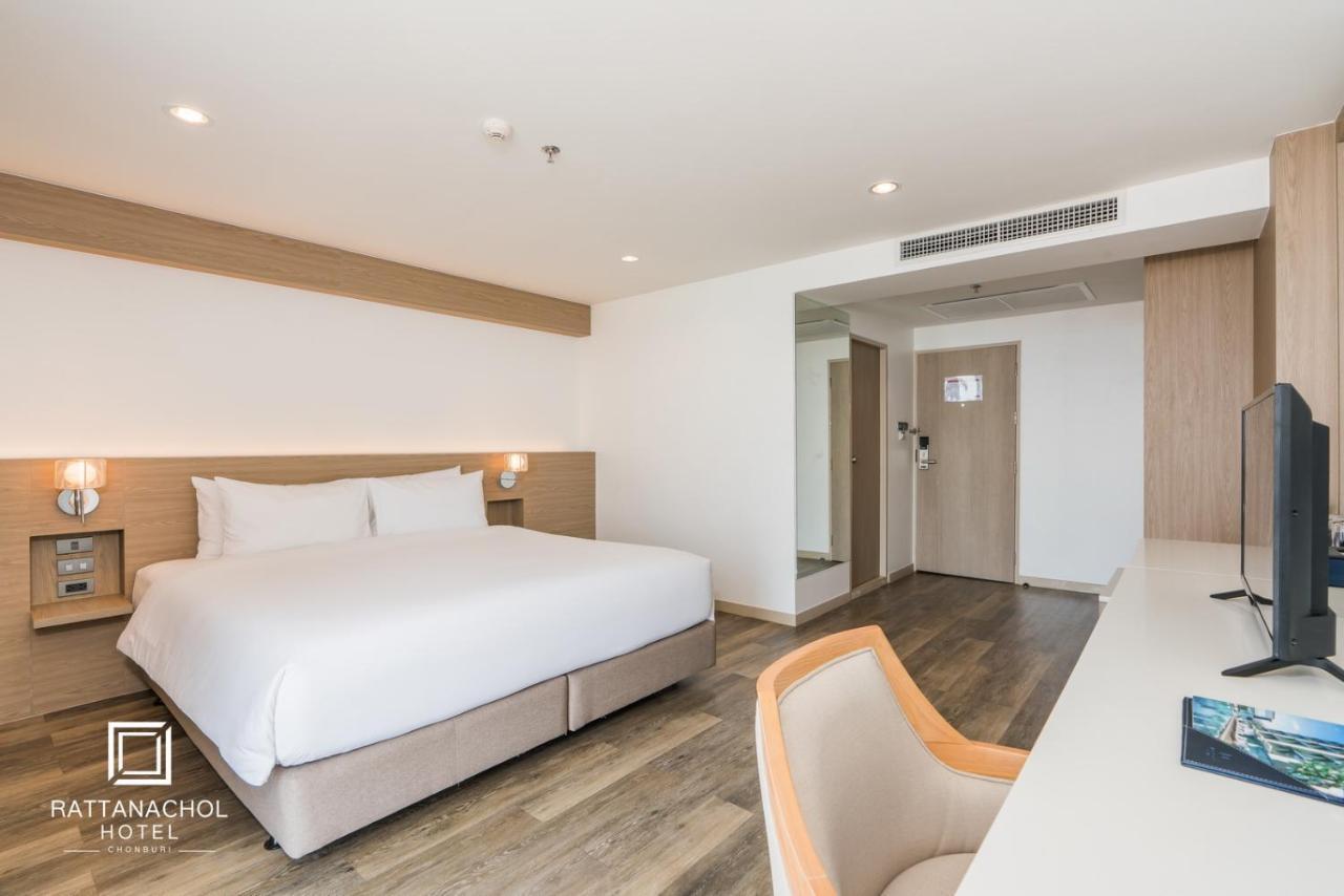 Rattanachol Hotel Chonburi Exterior photo