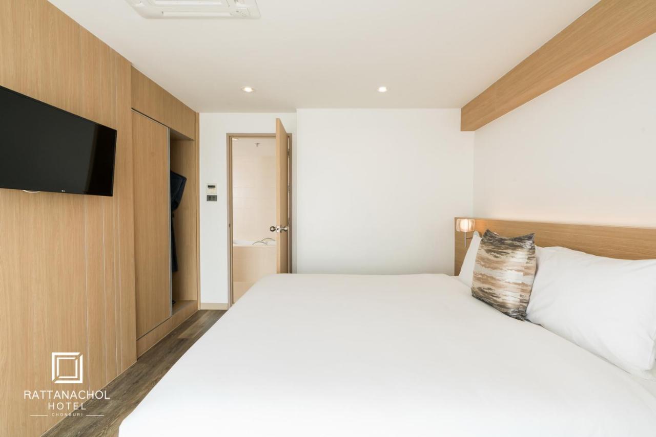 Rattanachol Hotel Chonburi Exterior photo