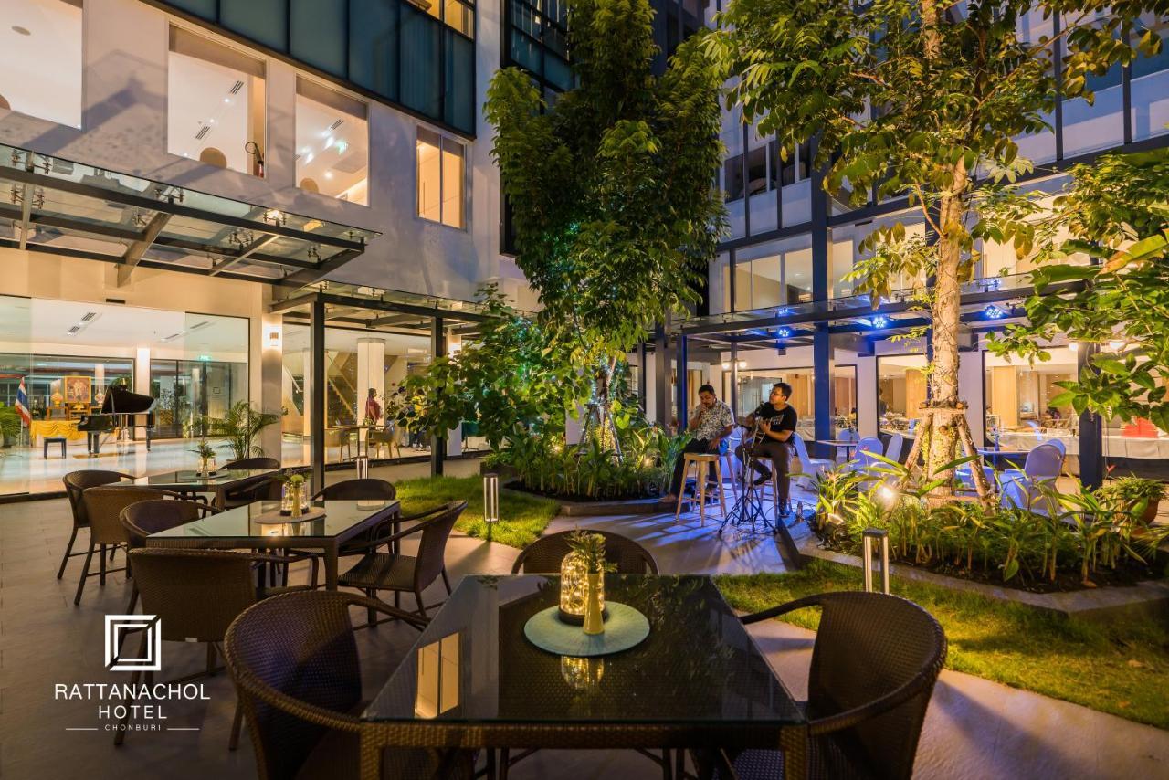 Rattanachol Hotel Chonburi Exterior photo